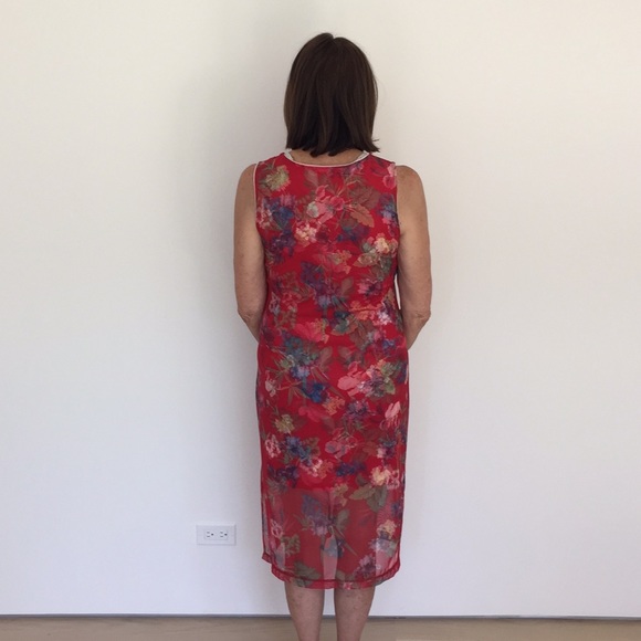 Beautiful Red Floral Patterned Dress - Picture 7 of 10
